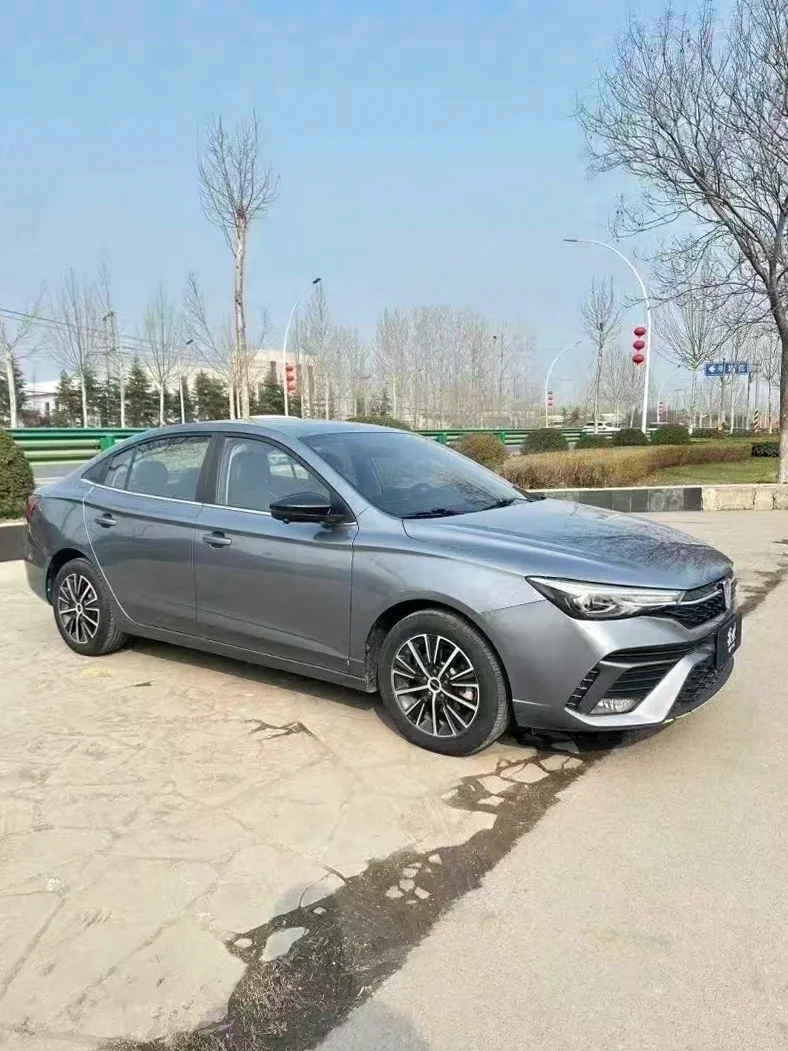 荣威i5 正面外观三