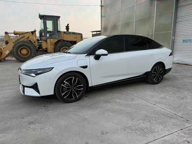 小鹏汽车P5 正面外观二