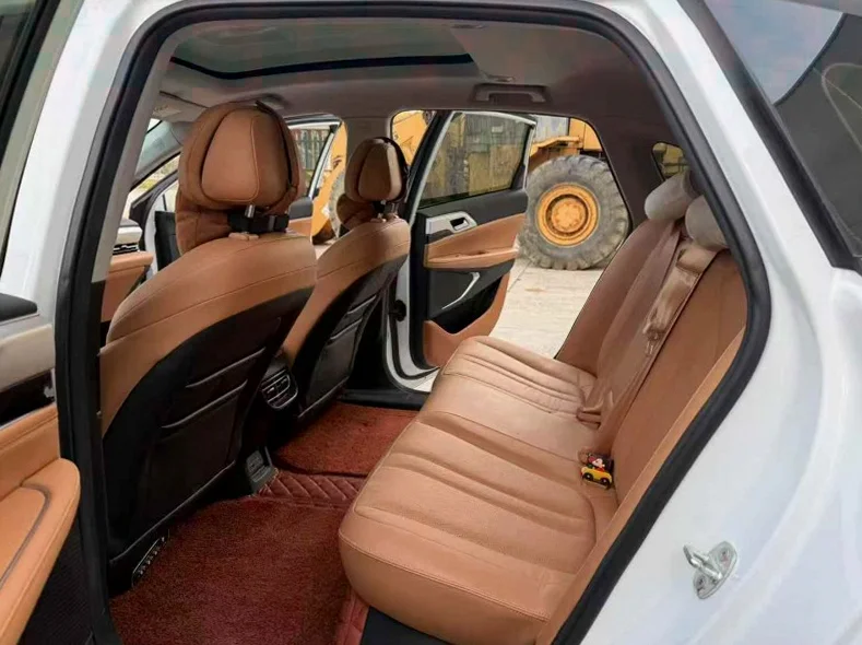 小鹏汽车P5 内饰前排