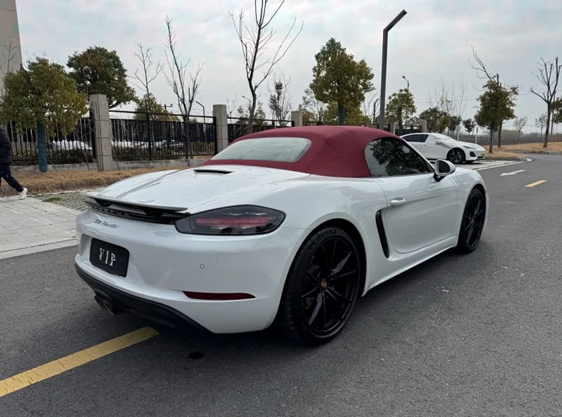 保时捷718 后面外观一