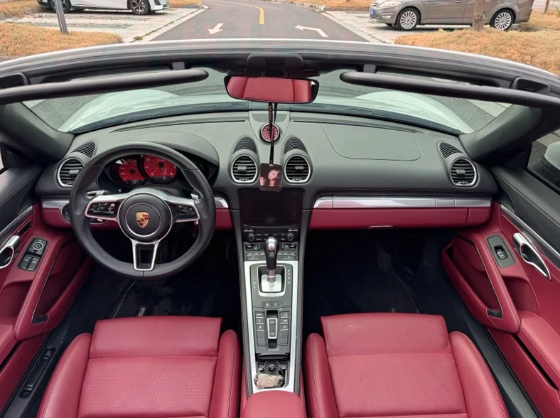 保时捷718 内饰后排