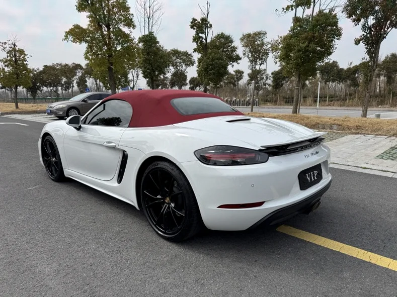 保时捷718 后面外观二