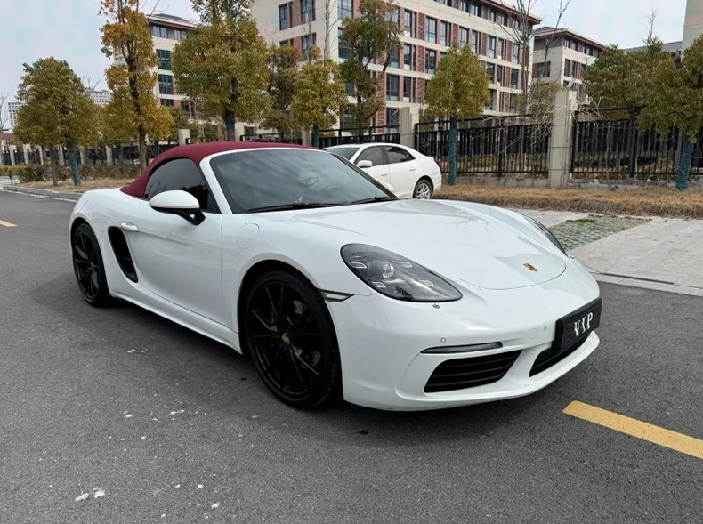 保时捷718 正面外观二