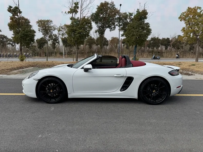 保时捷718 后面外观三