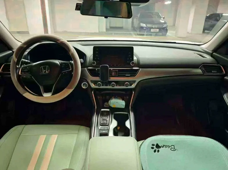 本田雅阁 后面外观一