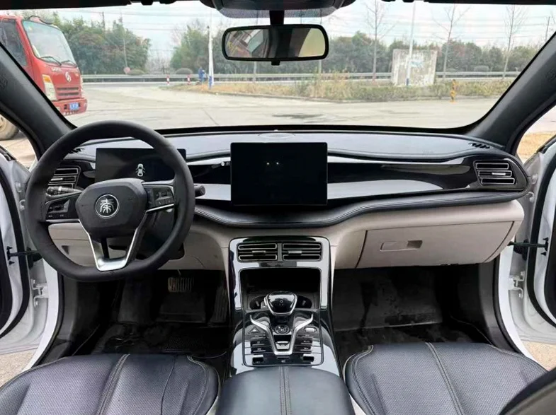 比亚迪秦 后面外观一