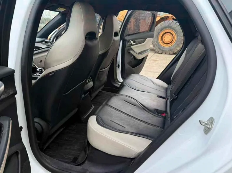 比亚迪秦 后面外观三