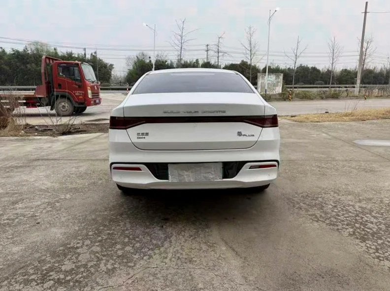 比亚迪秦 内饰后排