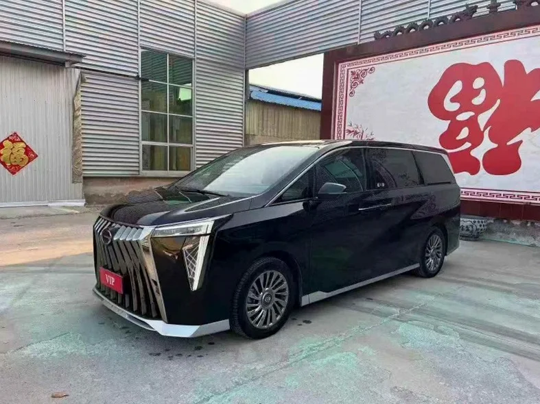 传祺M8 正面外观二