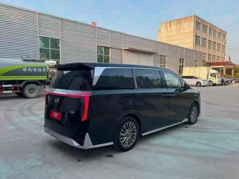 传祺M8 内饰前排