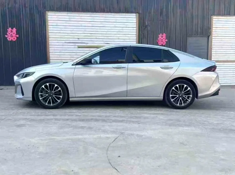 传祺影豹 内饰前排