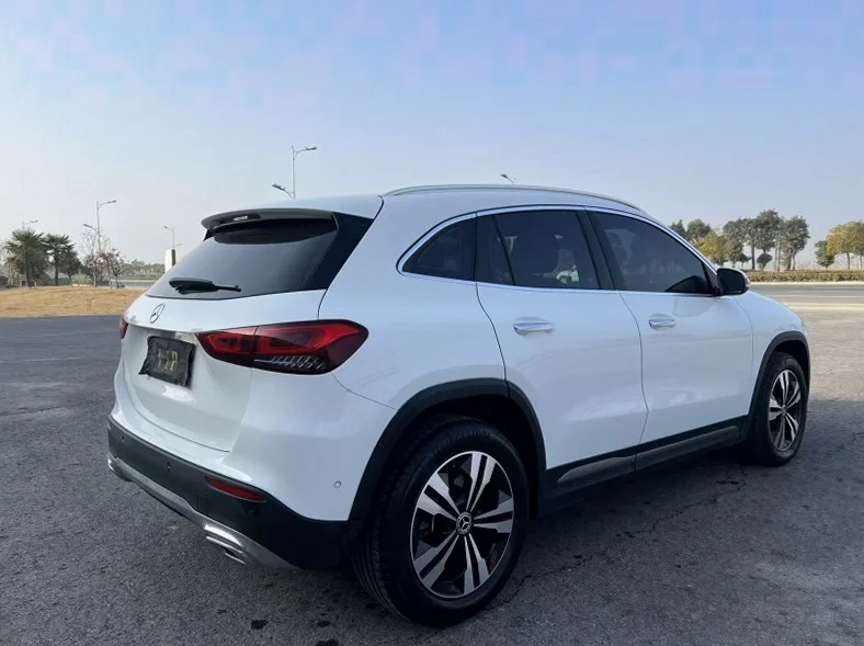 奔驰GLA 后面外观二