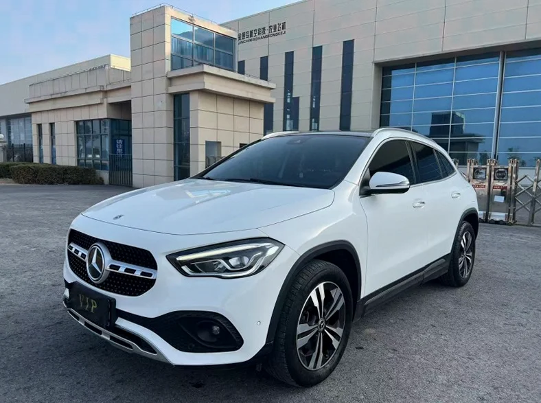 奔驰GLA 正面外观三