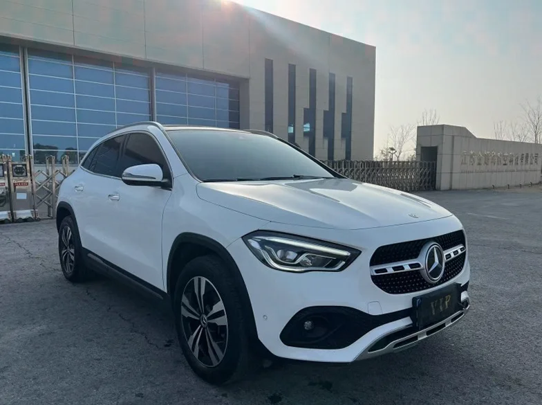 奔驰GLA 正面外观二