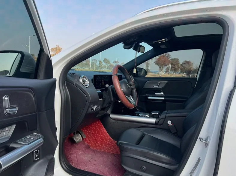 奔驰GLA 后面外观一