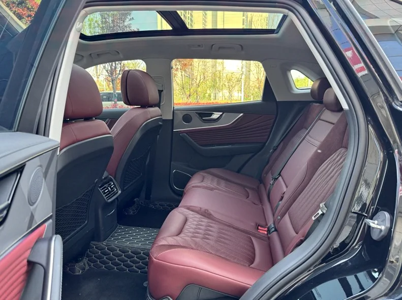 红旗HS5 正面外观三