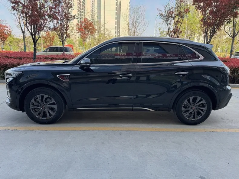 红旗HS5 后面外观二