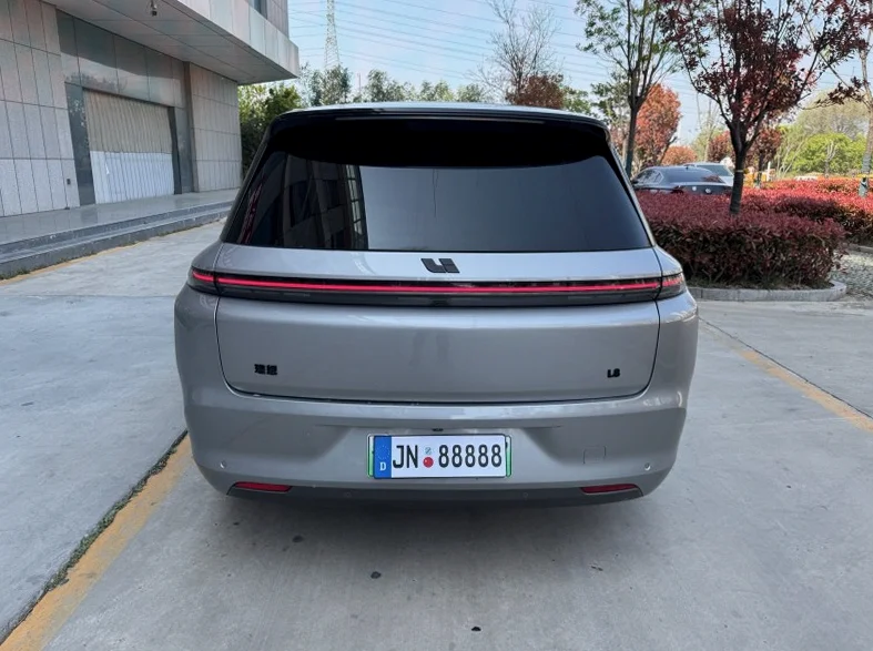 理想L8 内饰后排