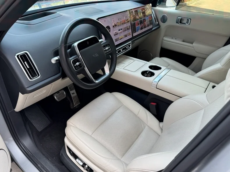 理想L8 内饰前排