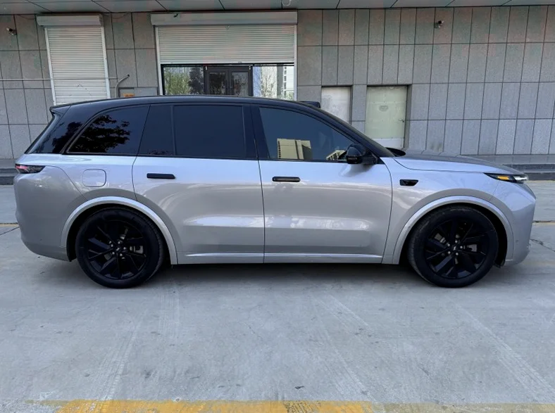 理想L8 正面外观三