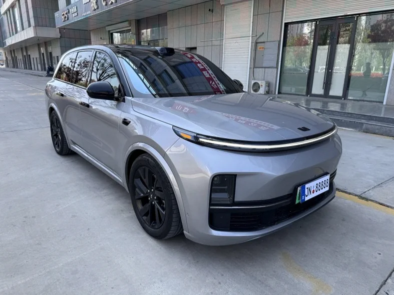 理想L8 后面外观一