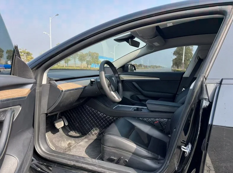 特斯拉MODEL 后面外观一