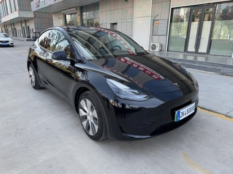 特斯拉MODEL 正面外观三