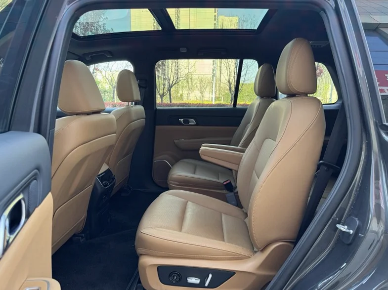 理想ONE 后面外观三