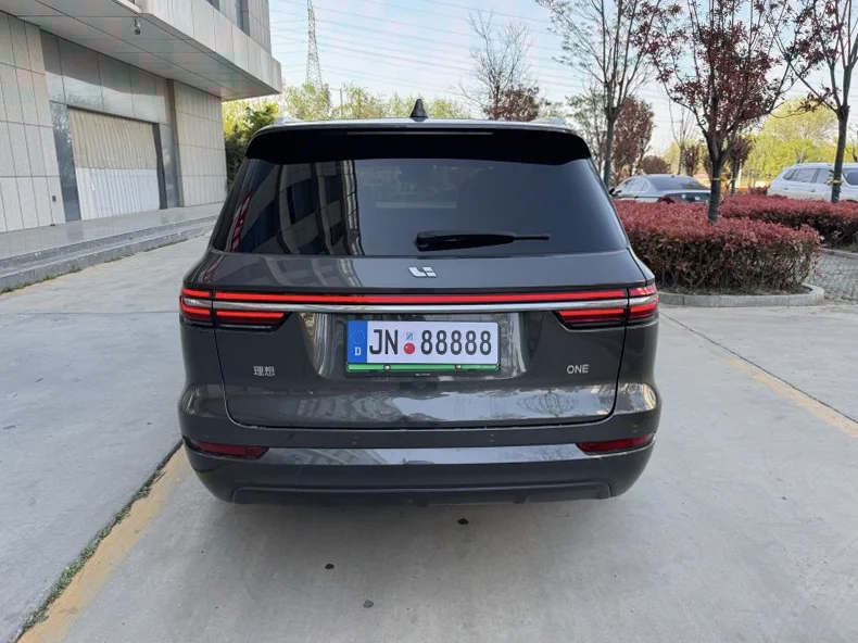 理想ONE 内饰后排