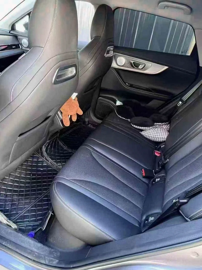 奇瑞欧萌达 后面外观一