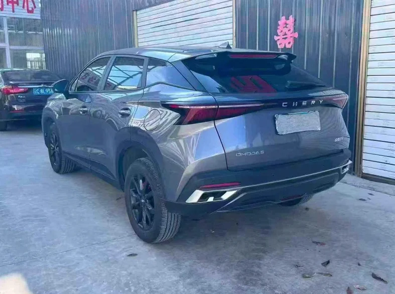 奇瑞欧萌达 内饰后排