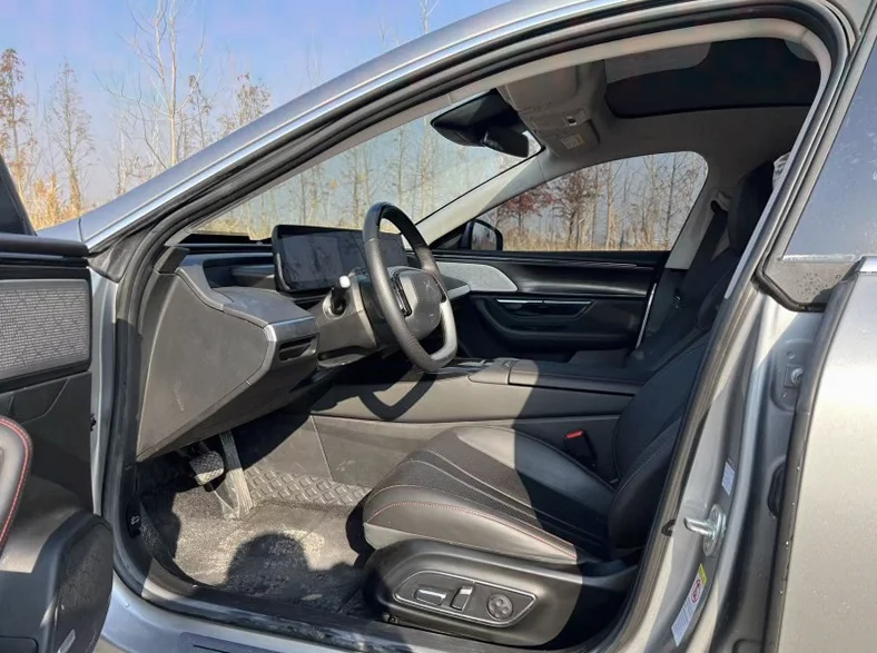 小鹏汽车p7 后面外观一