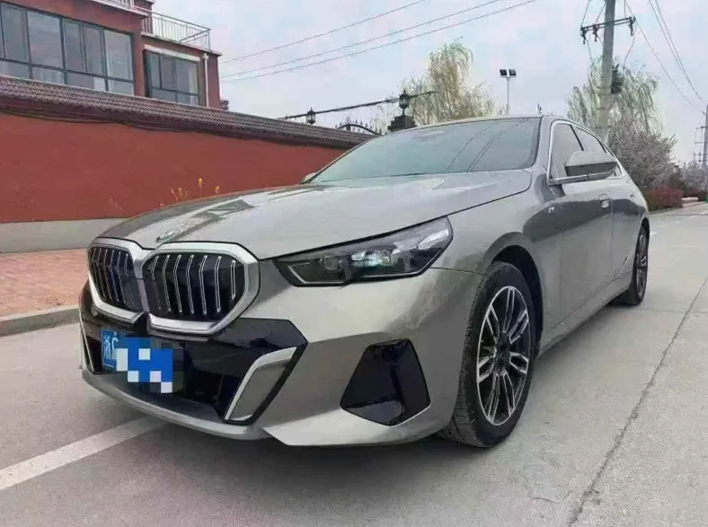 宝马5系 正面外观二