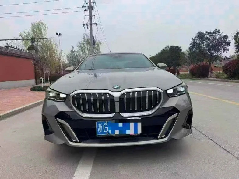 24年宝马5系530Li 2.0T新款连屏 哈曼卡顿音响