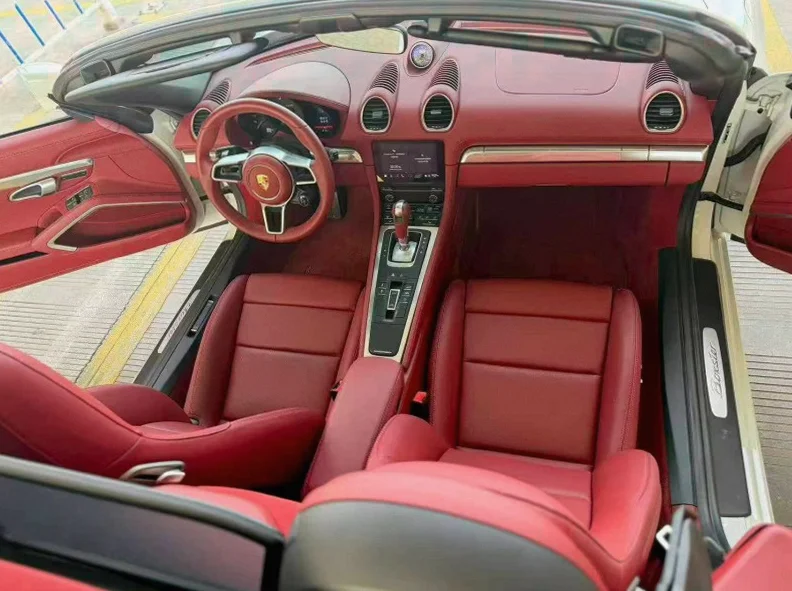 保时捷718 后面外观一