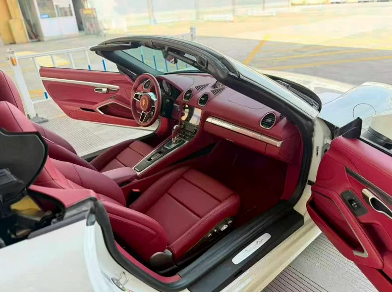 保时捷718 正面外观三