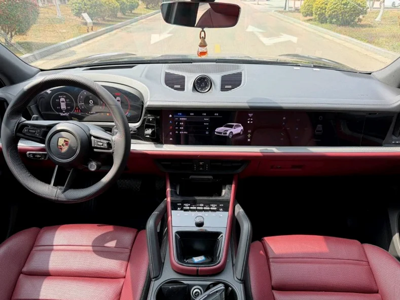 保时捷卡曼 后面外观三