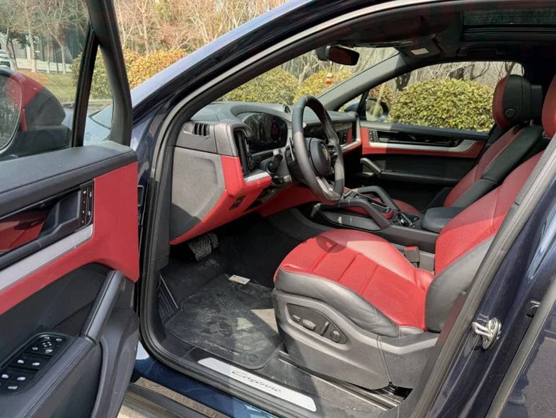 保时捷卡曼 后面外观二