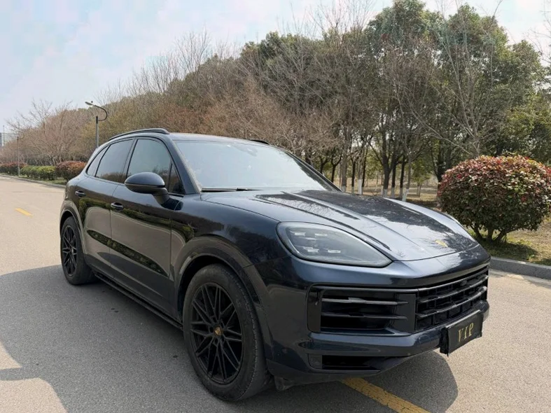 保时捷卡曼 正面外观三