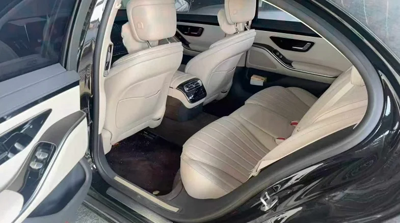 奔驰S 后面外观二