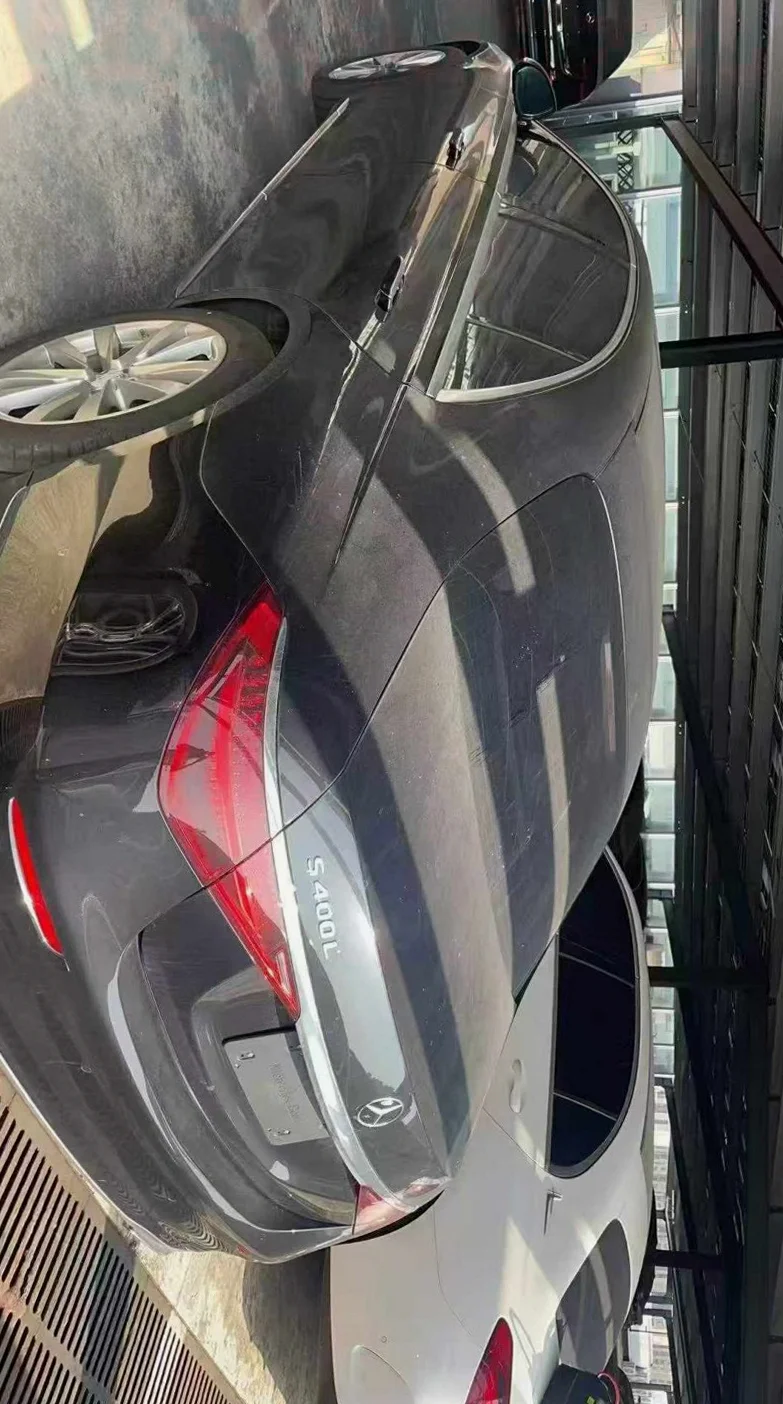 奔驰S 后面外观三