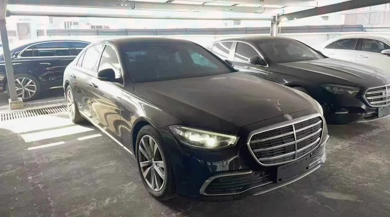 奔驰S 正面外观二