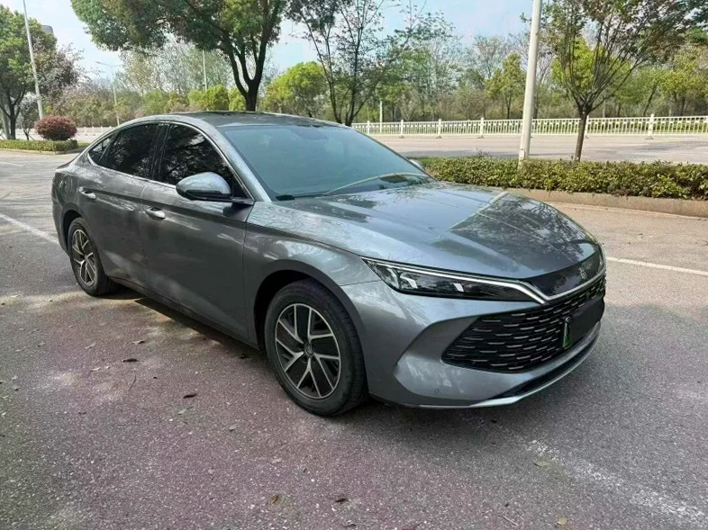 比亚迪秦 正面外观二