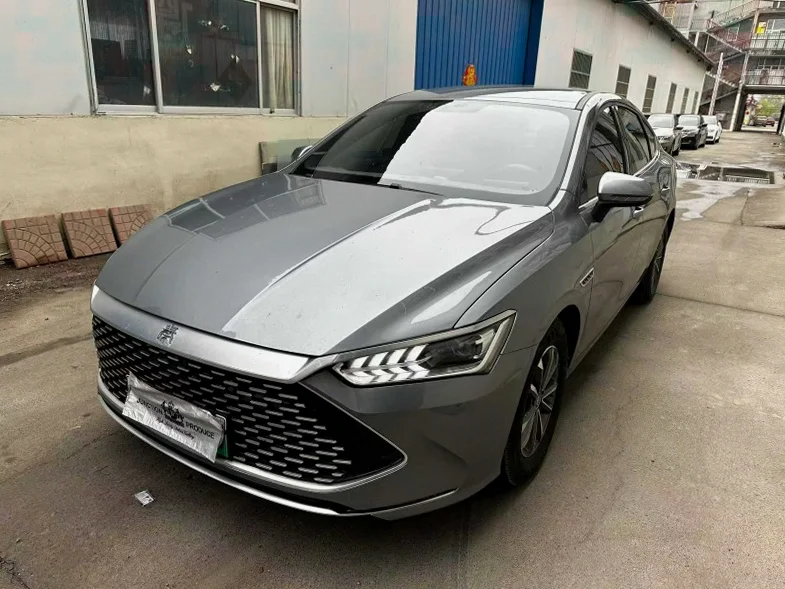 比亚迪秦 正面外观三