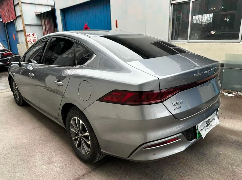 比亚迪秦 内饰后排