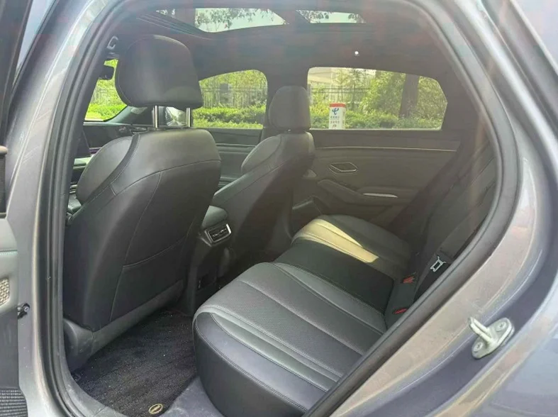 比亚迪秦 后面外观一