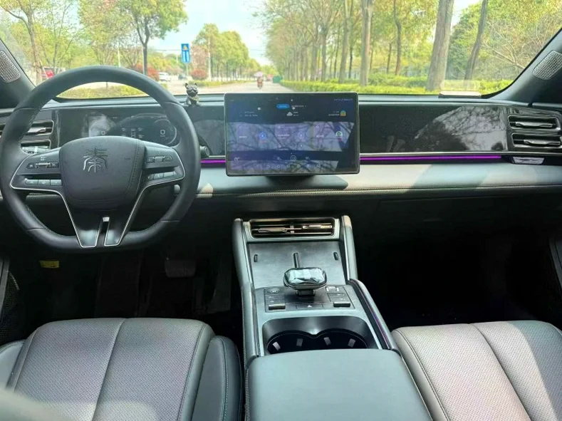 比亚迪秦 正面外观三