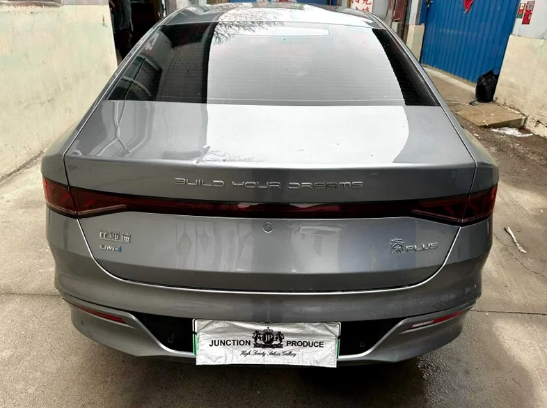 比亚迪秦 驾驶室