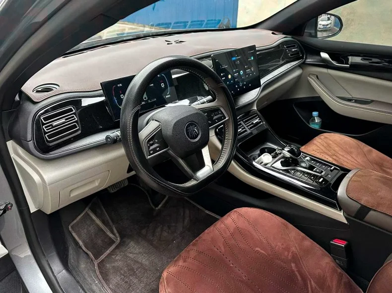 比亚迪秦 后面外观一