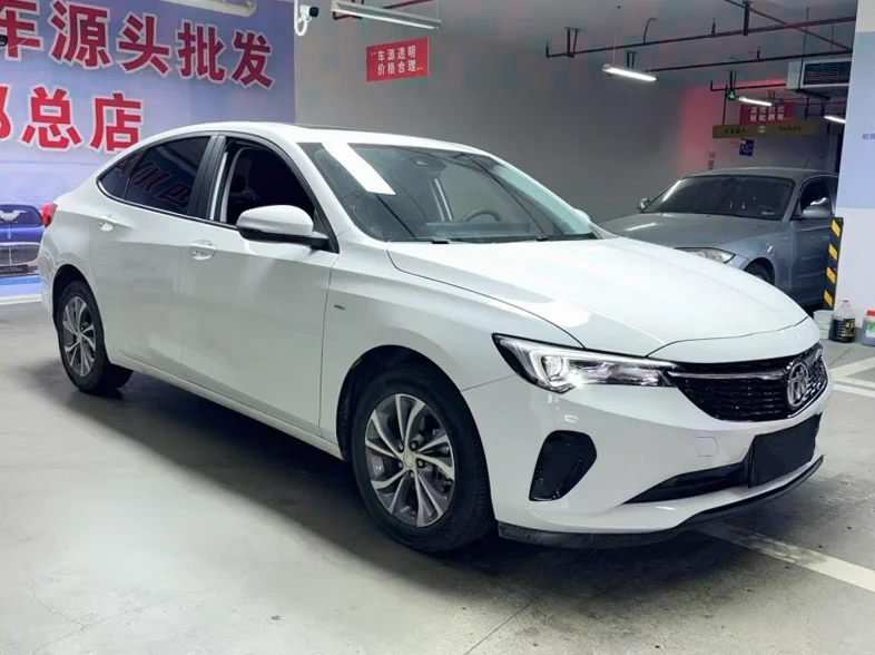 别克威朗 正面外观二